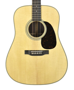 Martin D-28 Acoustic Guitar in Natural 2993213