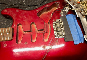 Used 1987 Fender American Vintage 1962 Stratocaster in Candy Apple Red V028984 - The Music Gallery